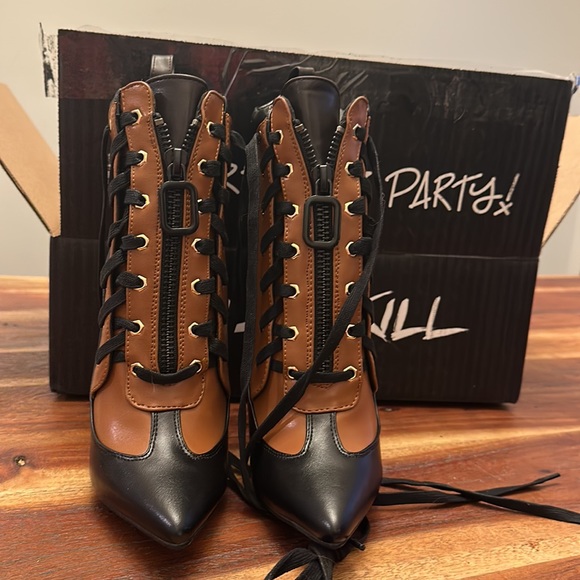 Dollskill Azalea Wang Inherit The Crown Lace Up Boots, 7.5, brown black - Picture 8 of 8